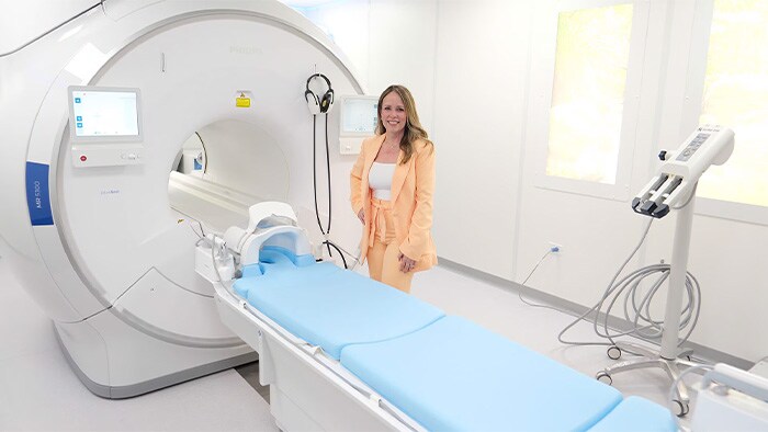 Philips celebra el ahorro de 1.9 millones de litros de helio al realizar 1,111 instalaciones de operaciones de resonancia magnética sin helio, ampliando la atención a más pacientes en más ubicaciones